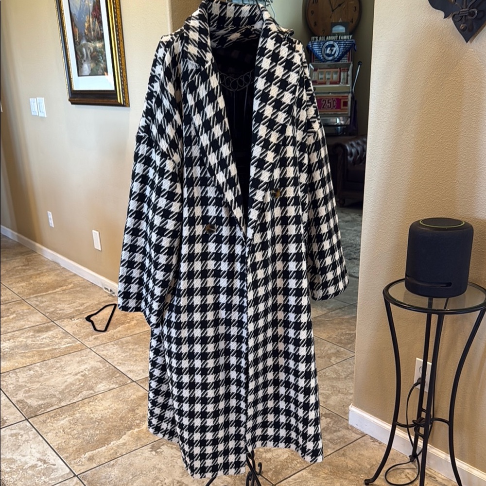 Stylish Black and White Houndstooth Coat
